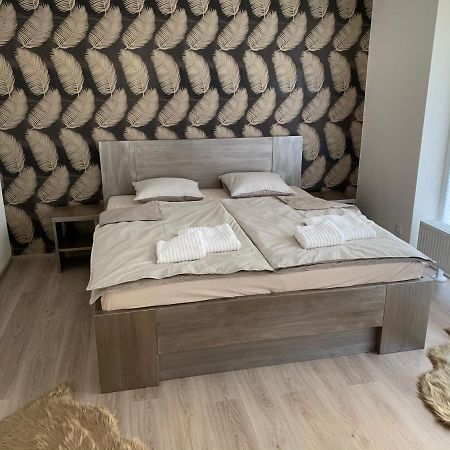 Apartman Na Plachte Hradec Králové Kültér fotó