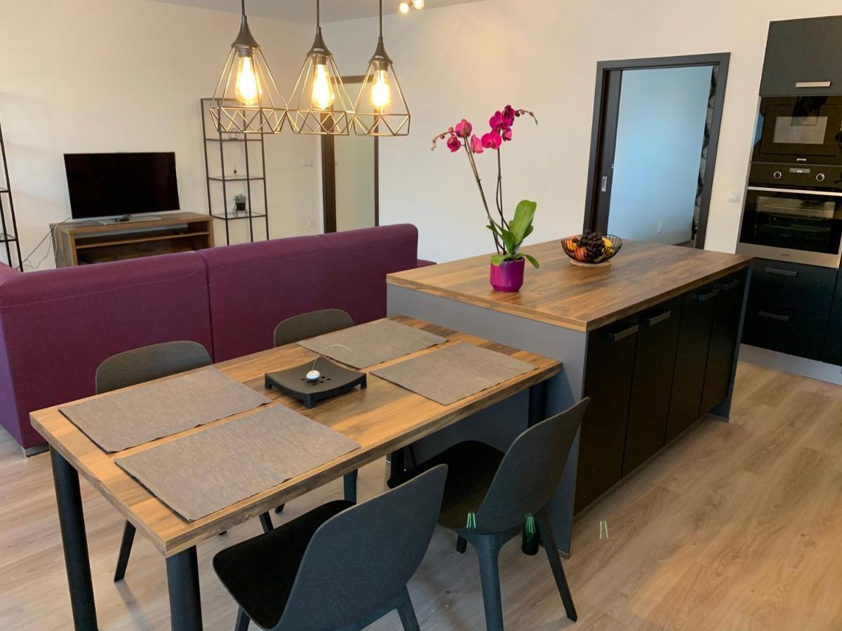 Apartman Na Plachte Hradec Králové Kültér fotó