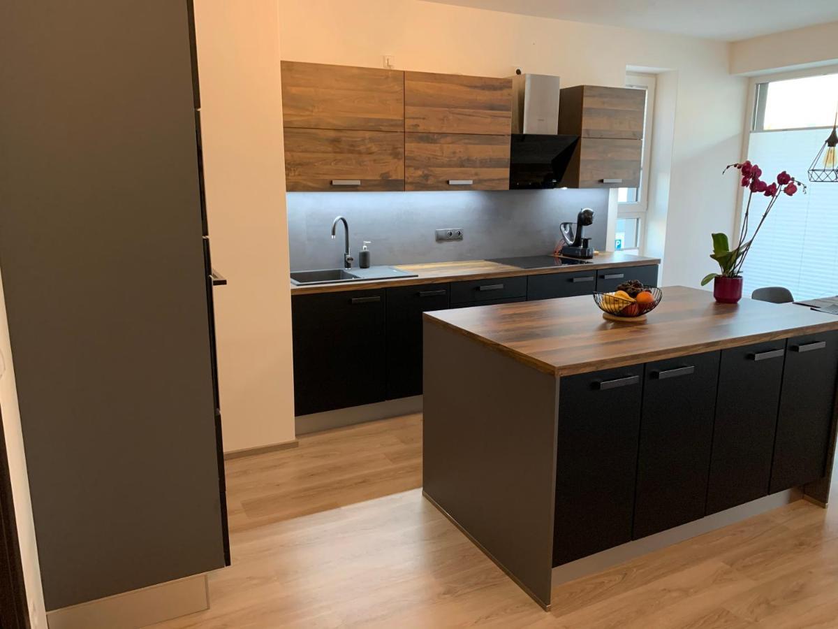 Apartman Na Plachte Hradec Králové Kültér fotó