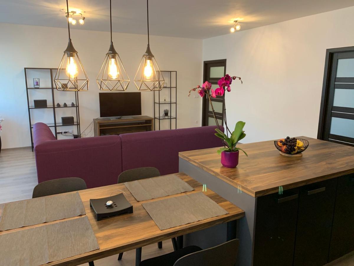 Apartman Na Plachte Hradec Králové Kültér fotó