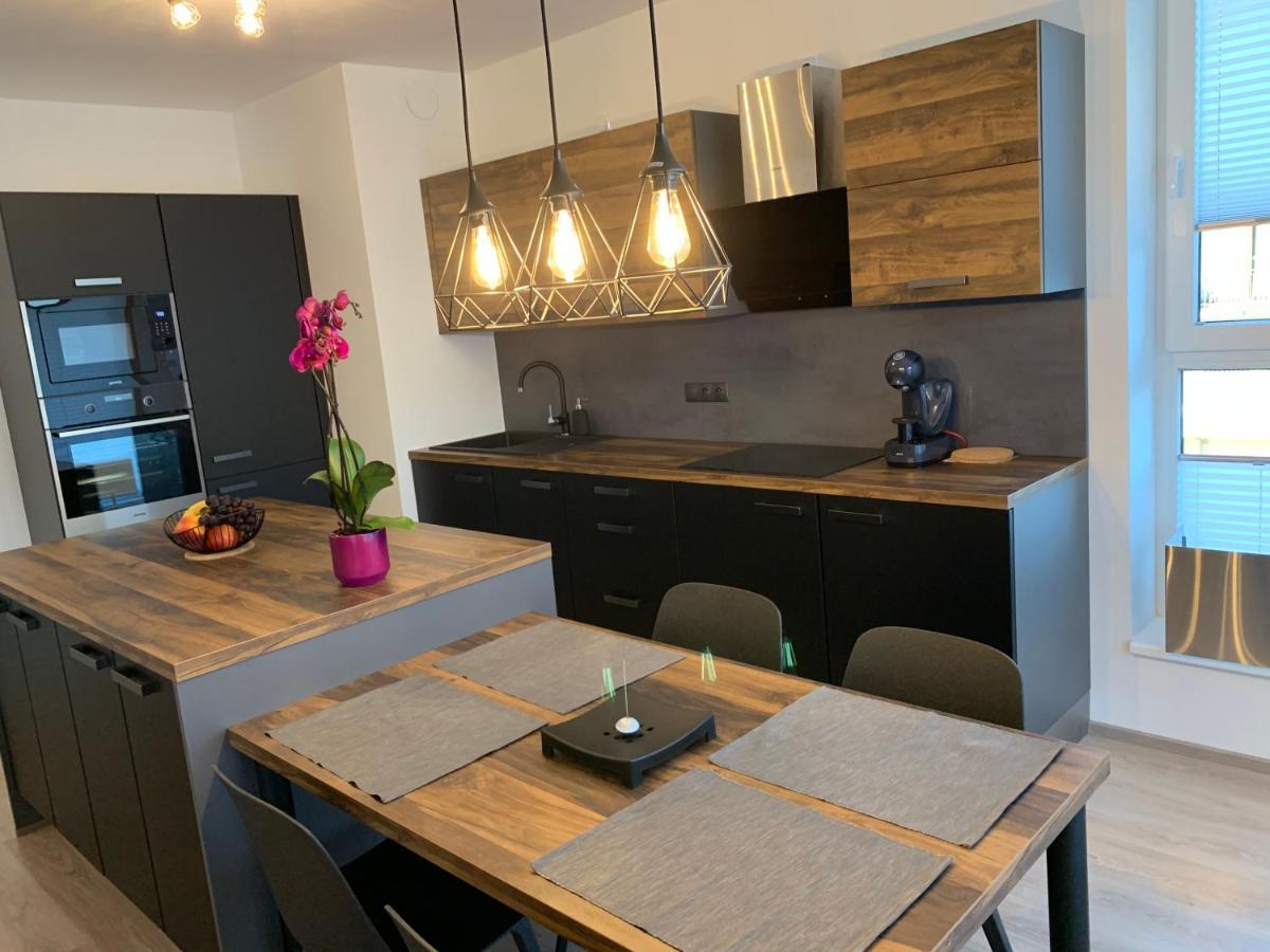 Apartman Na Plachte Hradec Králové Kültér fotó