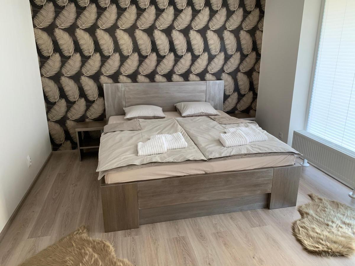 Apartman Na Plachte Hradec Králové Kültér fotó
